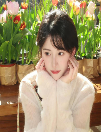 后人导演手法解析：艺术风格与技术特点分析